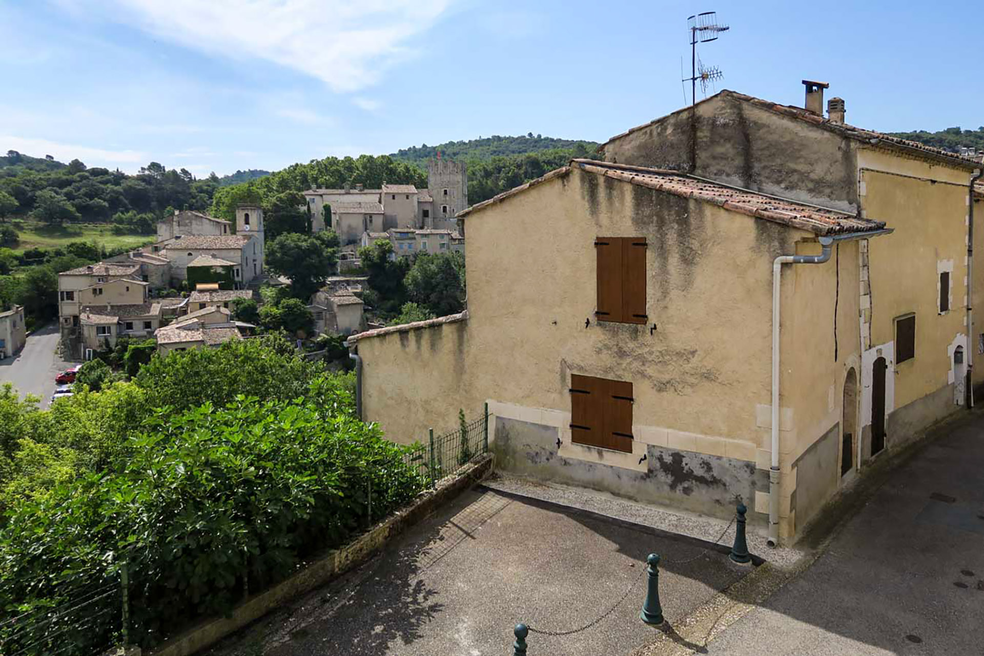 vue sur le chateau depuis la fenêtre de la cuisine