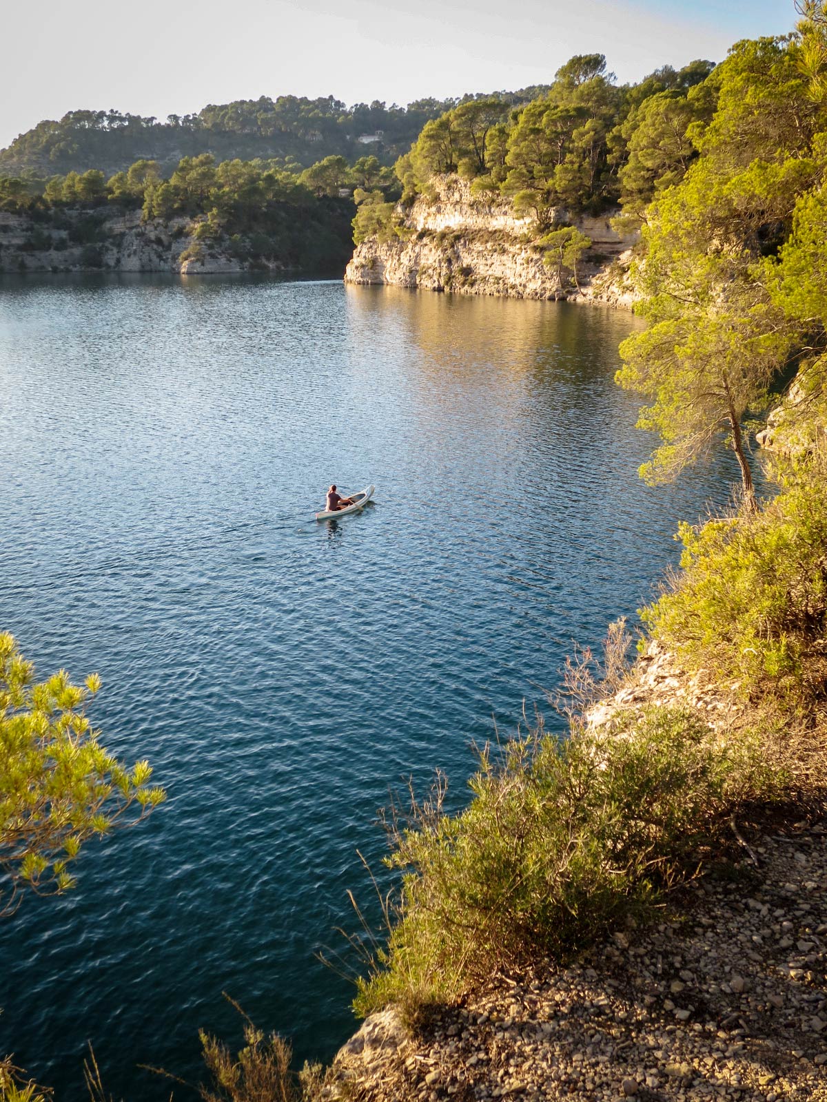 activité de canoé sur le lac