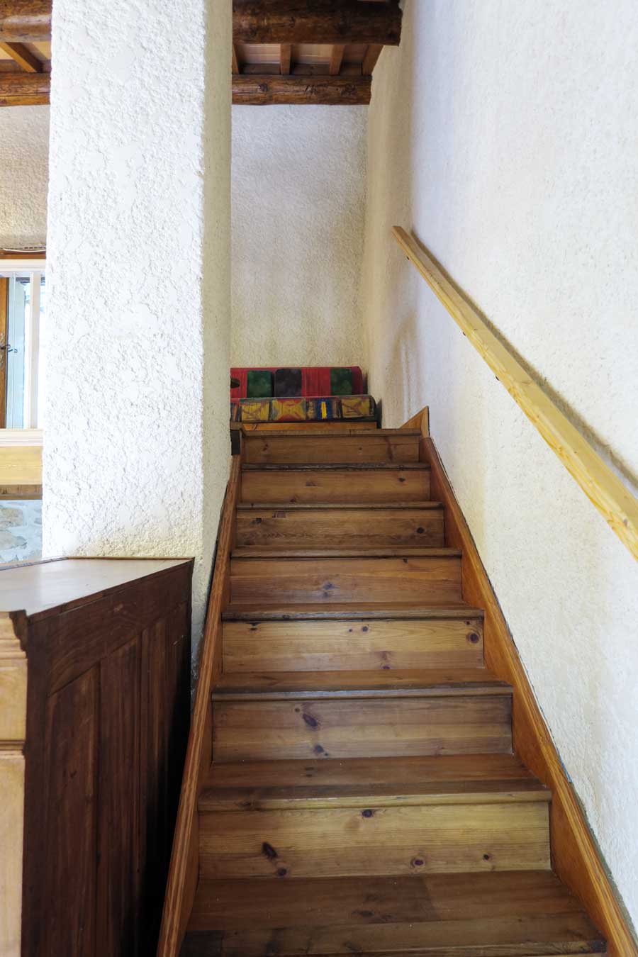 escalier mezzanine et accès jardin